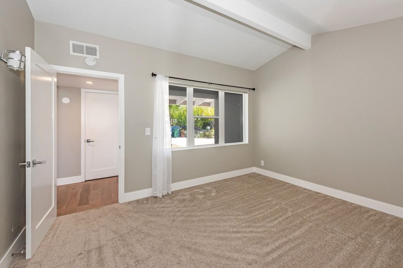 1820 La Coronilla Dr - Photo 5 of 16