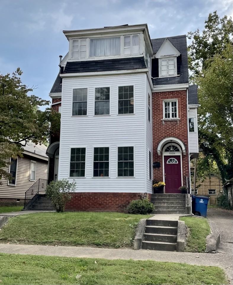 1028 6th St - Photo 3 of 11