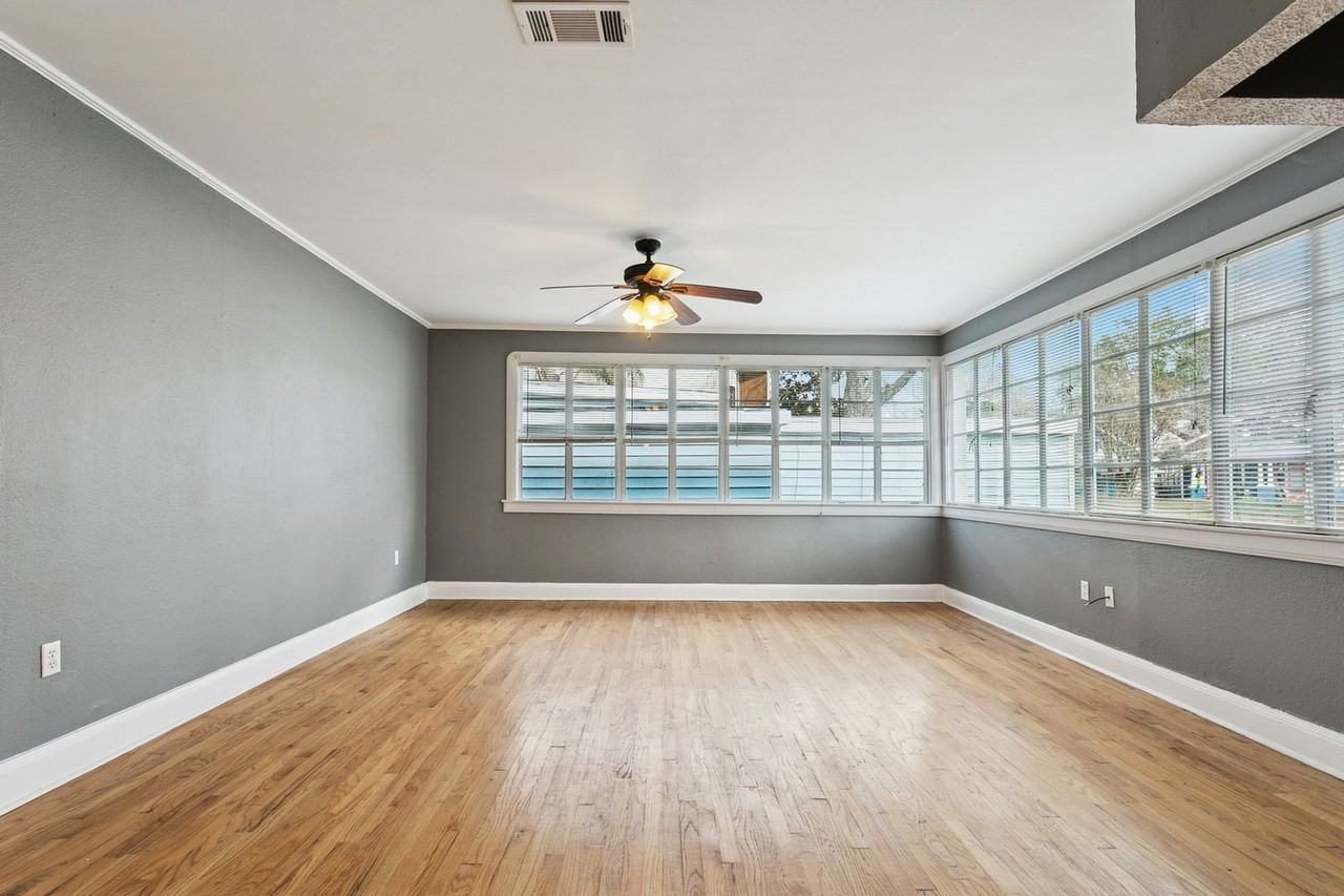 638 Seguin St - Photo 3 of 14