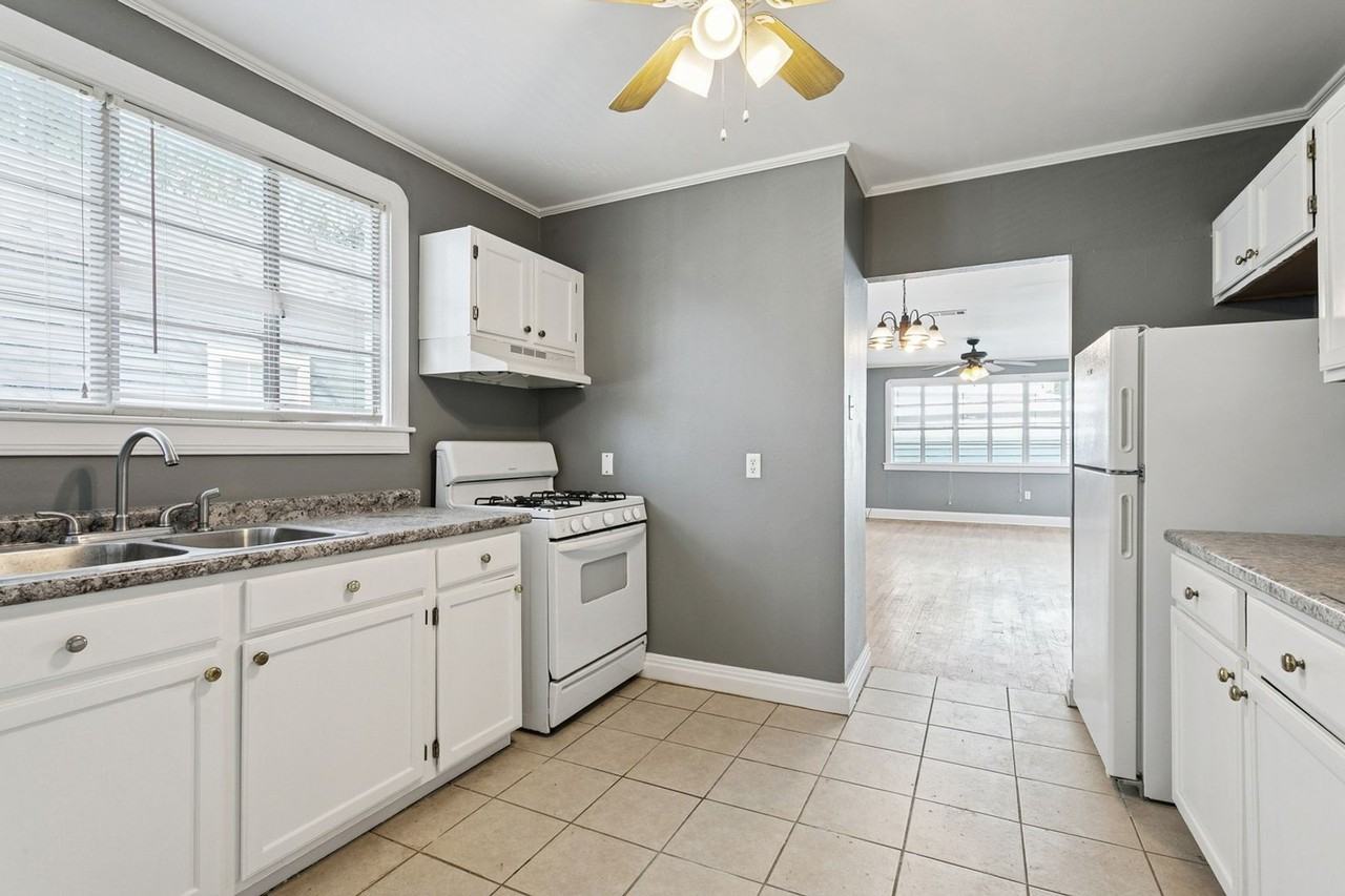 638 Seguin St - Photo 5 of 14