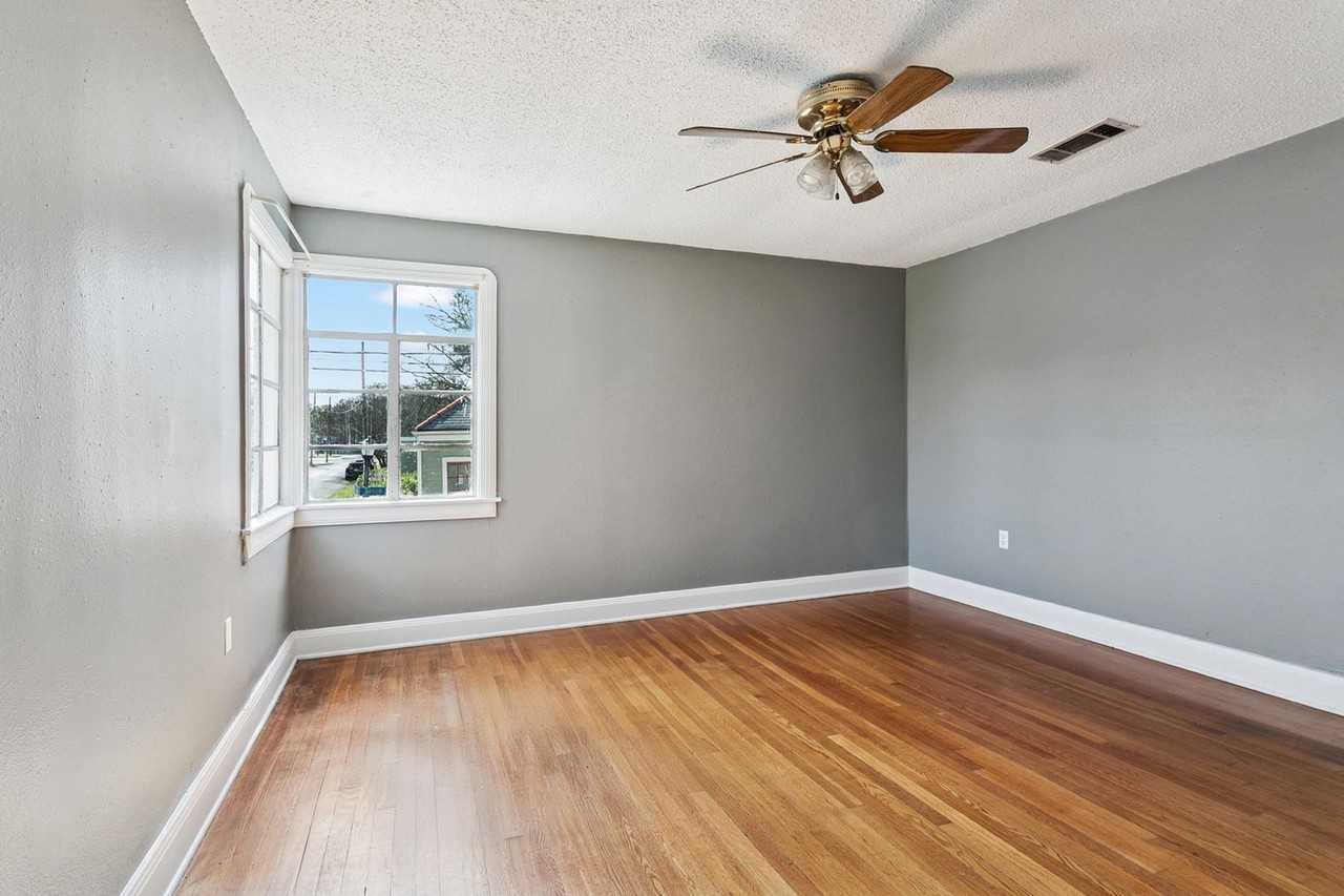 638 Seguin St - Photo 7 of 14