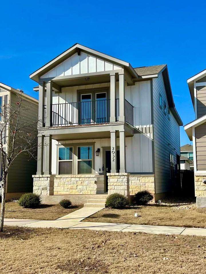 2032 Arendale Dr - Photo 2 of 26