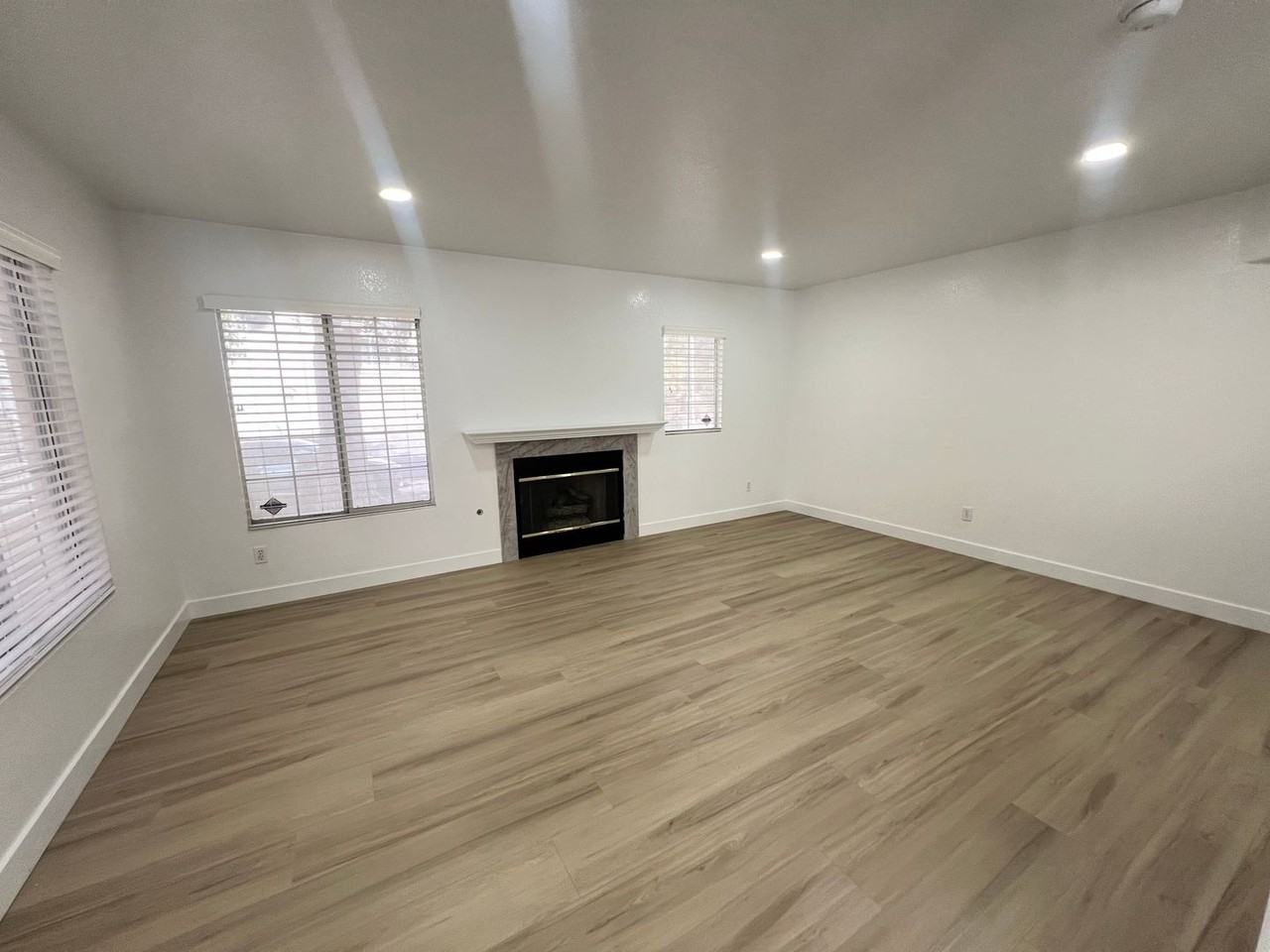 459 Rumford Pl - Photo 4 of 26