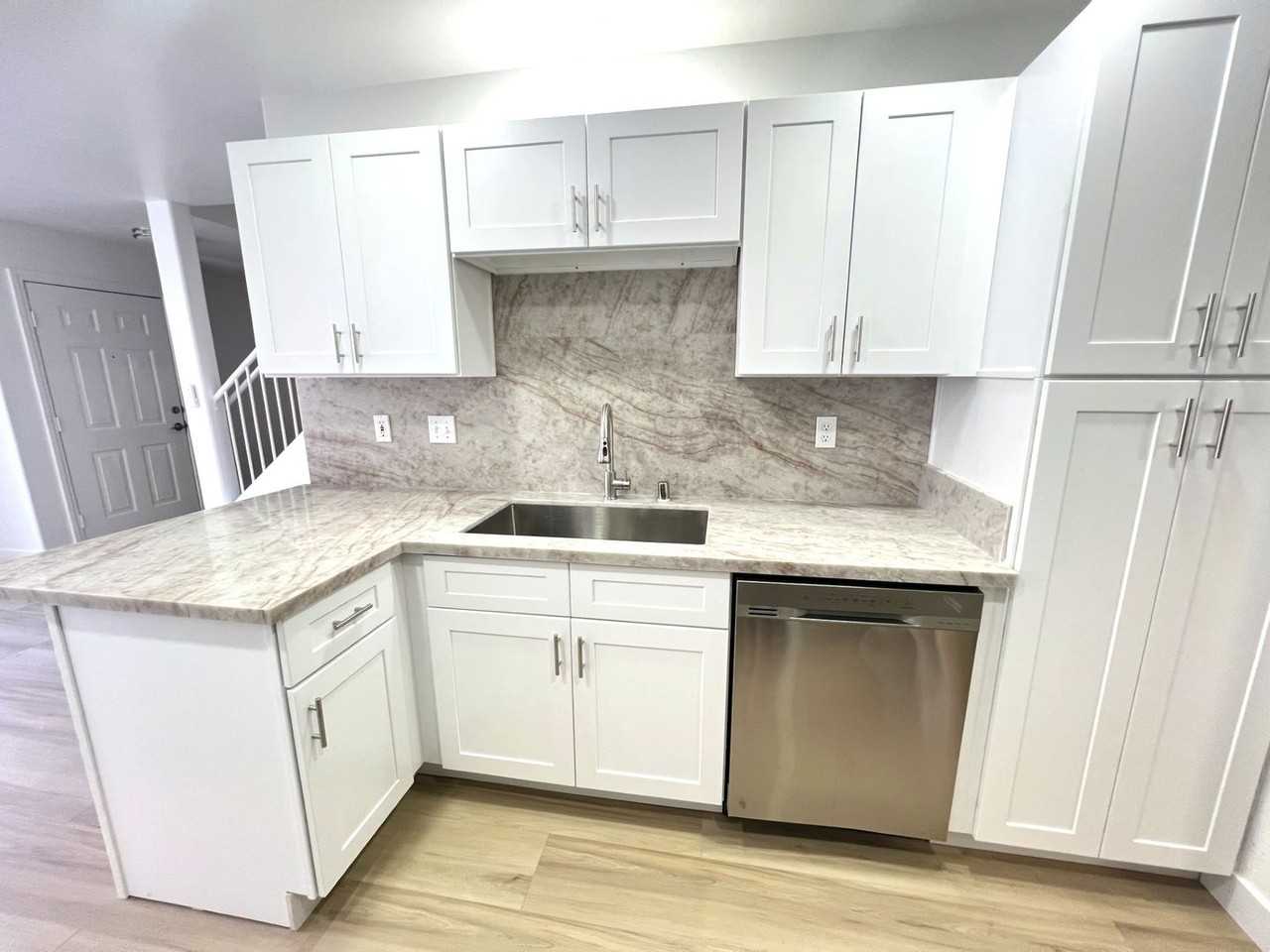 459 Rumford Pl - Photo 7 of 26