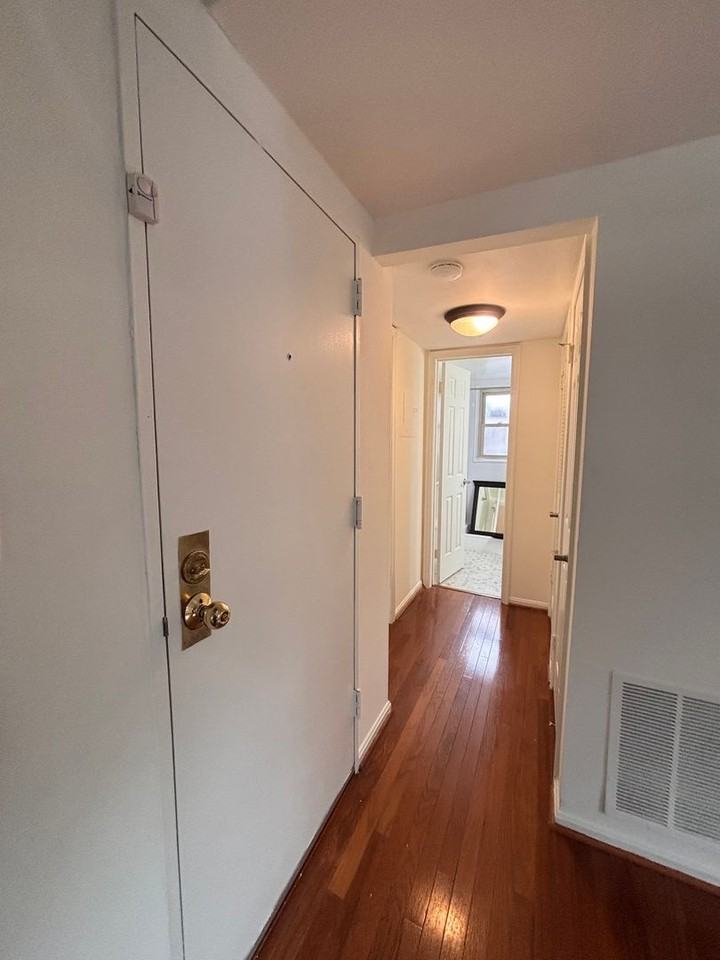 1413 E Abingdon Dr #4 - Photo 2 of 13