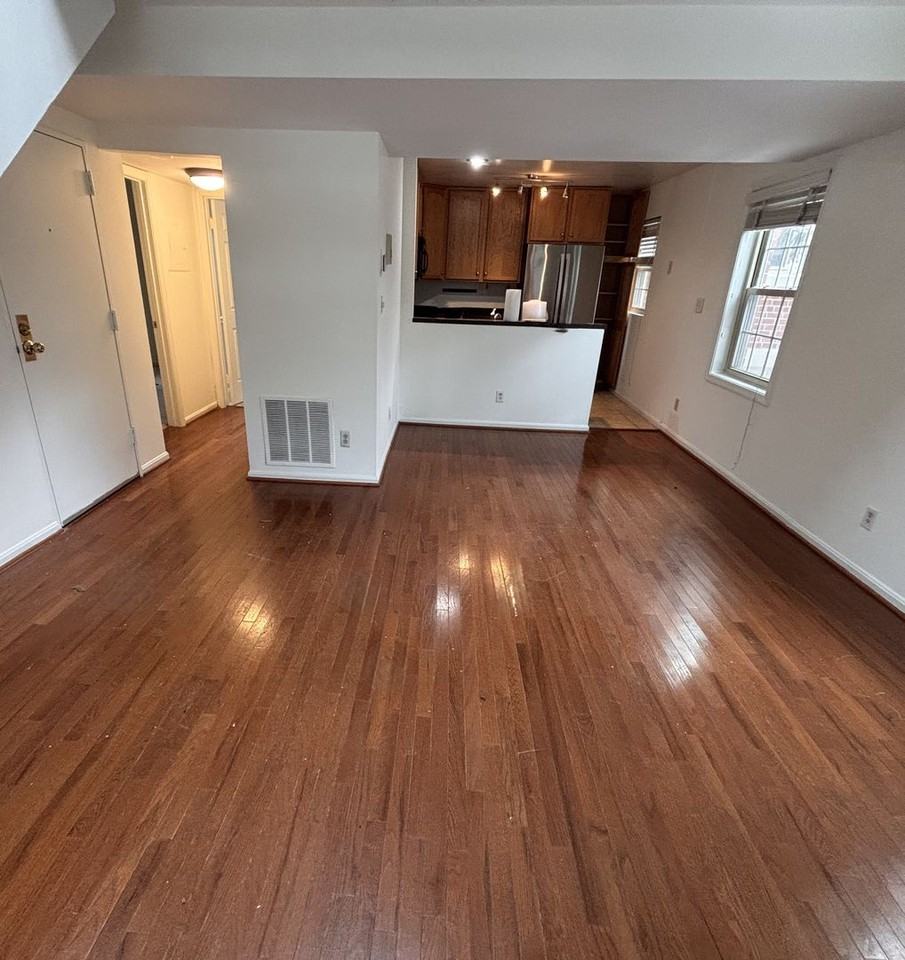 1413 E Abingdon Dr #4 - Photo 4 of 13