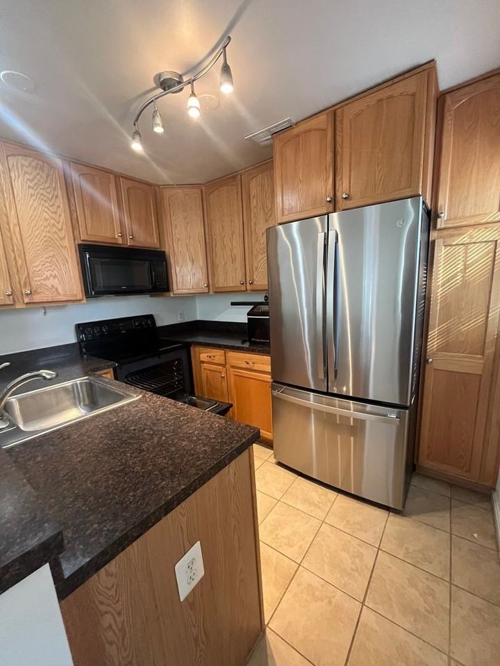 1413 E Abingdon Dr #4 - Photo 5 of 13