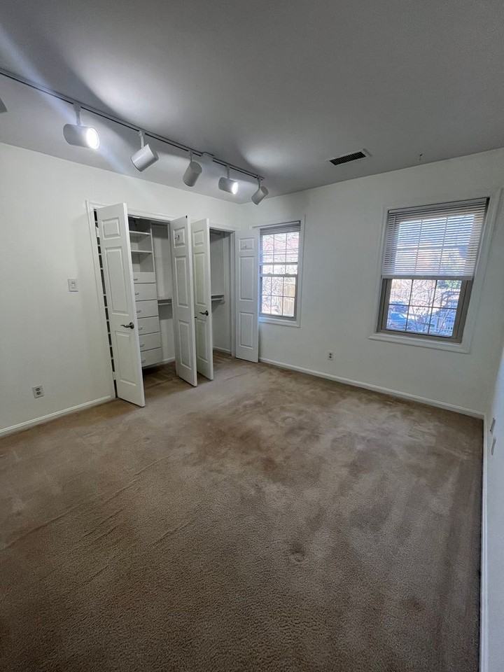 1413 E Abingdon Dr #4 - Photo 7 of 13