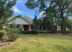 featured image of 2115 Pinecliff Dr