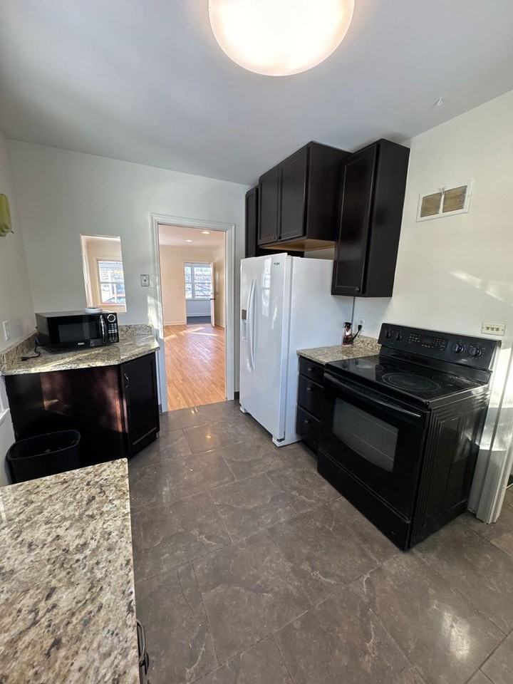 1058 23rd Ave Se - Photo 2 of 40