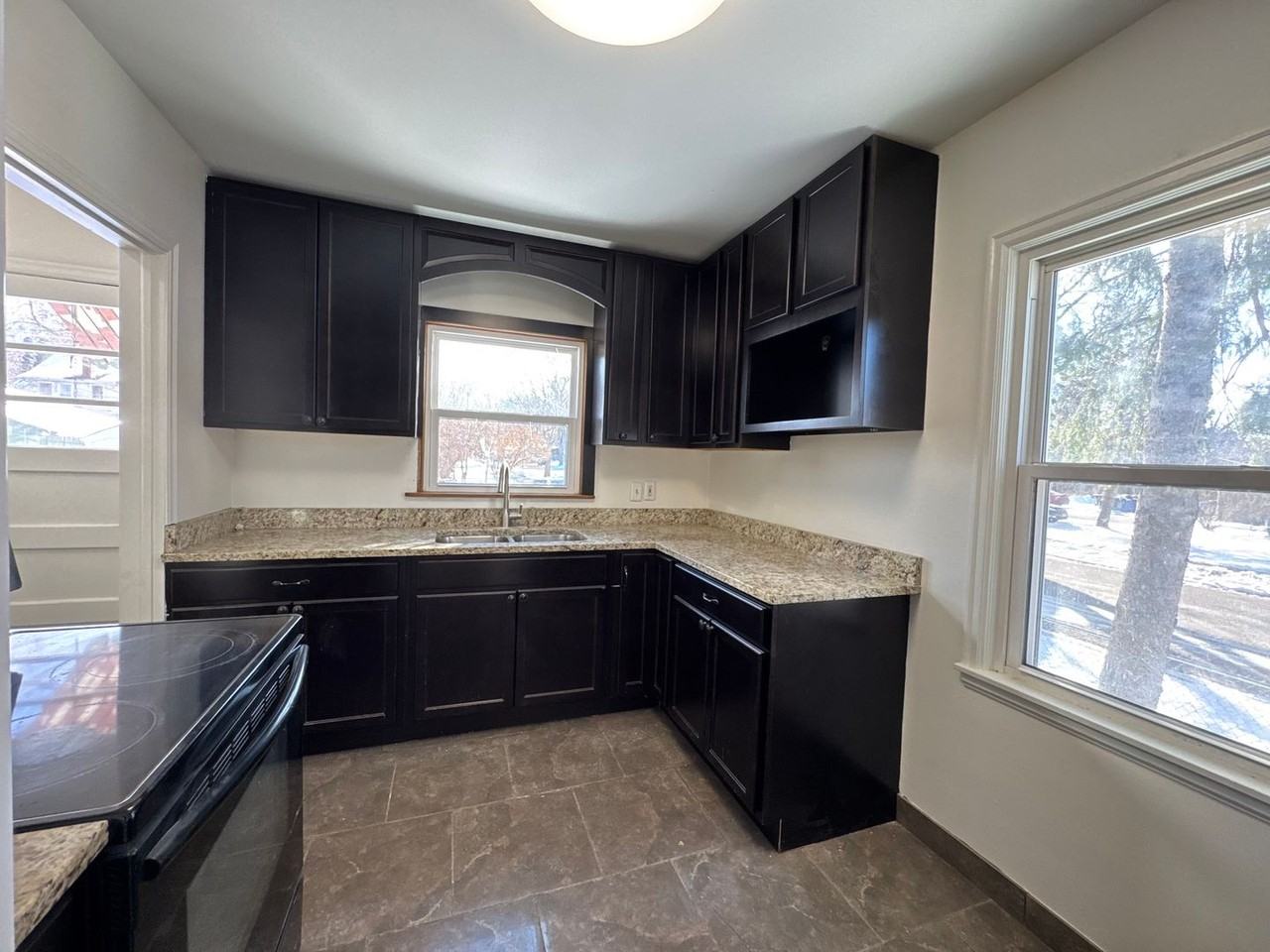 1058 23rd Ave Se - Photo 3 of 40