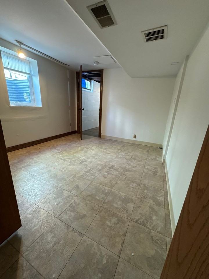 1058 23rd Ave Se - Photo 5 of 40