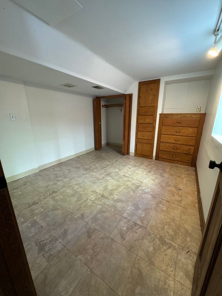 1058 23rd Ave Se - Photo 7 of 40