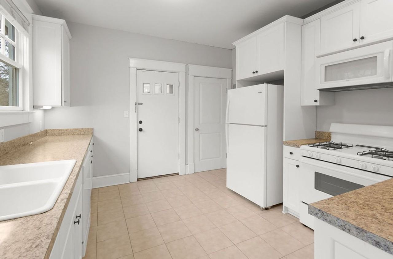 40 Webster Ave - Photo 7 of 15