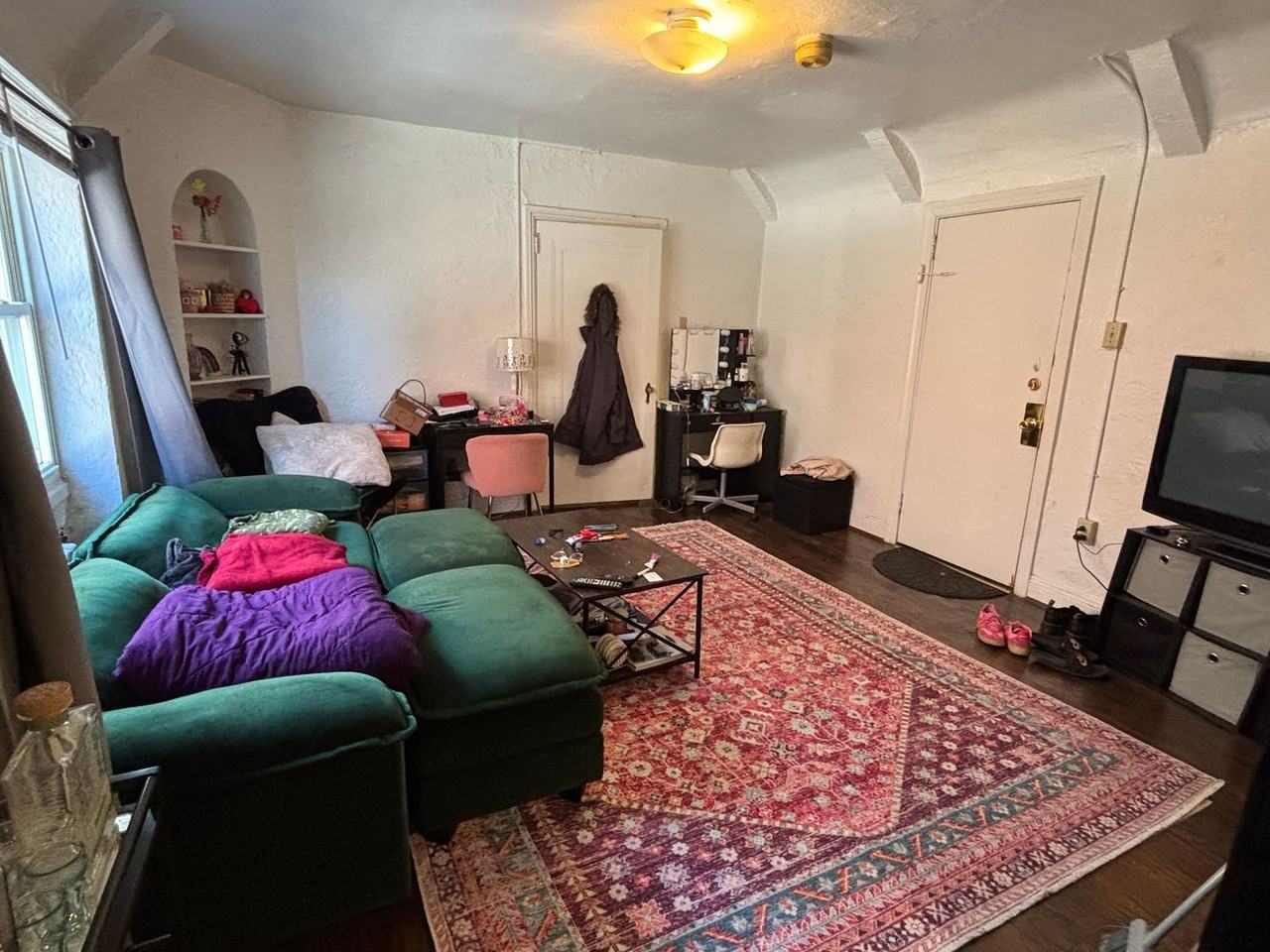 Tudor Hall~ Shadyside on the boarder of Oakland and Bloomfield~ convenient walkable location - Photo 2 of 16