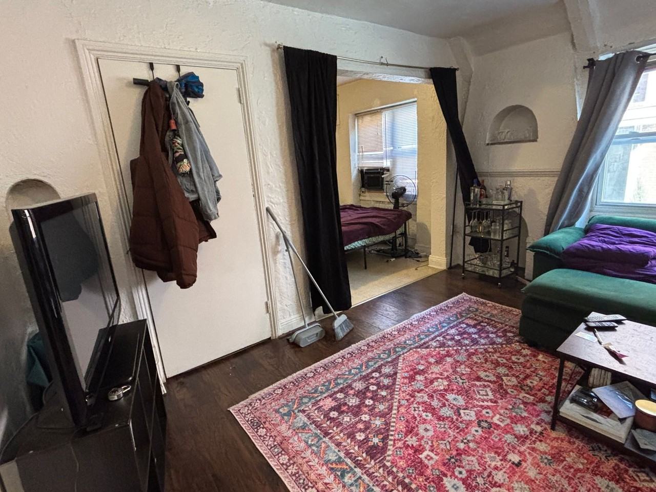 Tudor Hall~ Shadyside on the boarder of Oakland and Bloomfield~ convenient walkable location - Photo 5 of 16