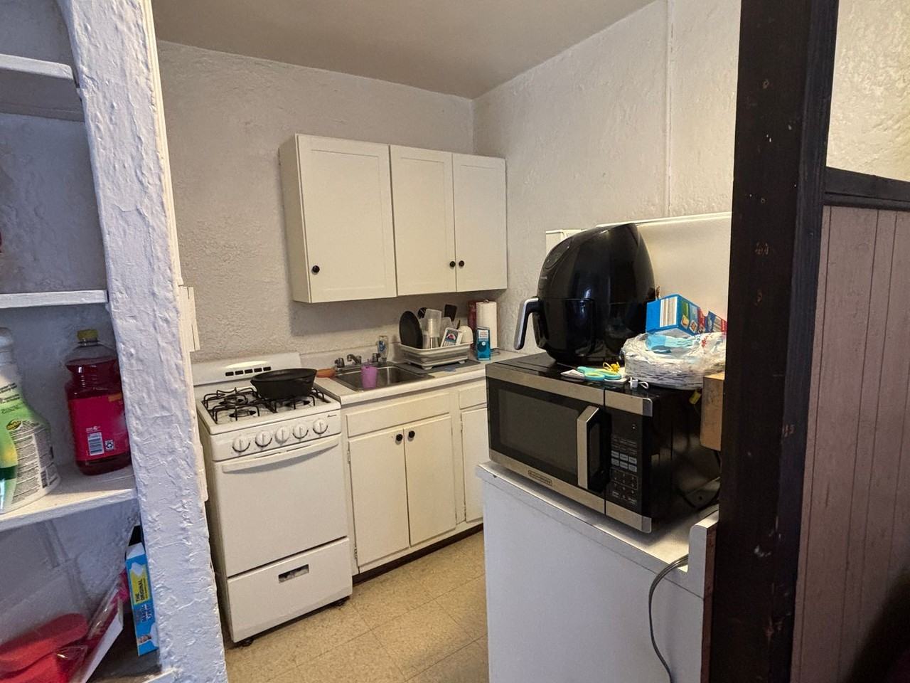 Tudor Hall~ Shadyside on the boarder of Oakland and Bloomfield~ convenient walkable location - Photo 6 of 16