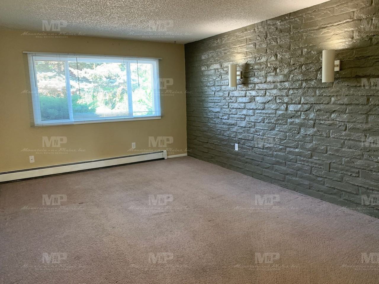 1782 1782 N Overland Trail Road - Photo 2 of 13