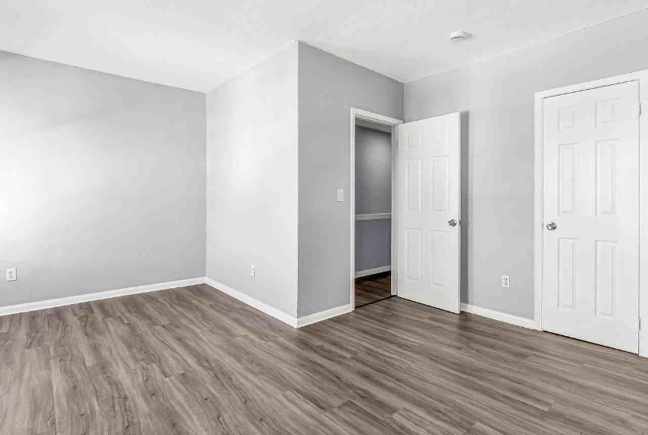 1322 Stratford Ave - Photo 5 of 35