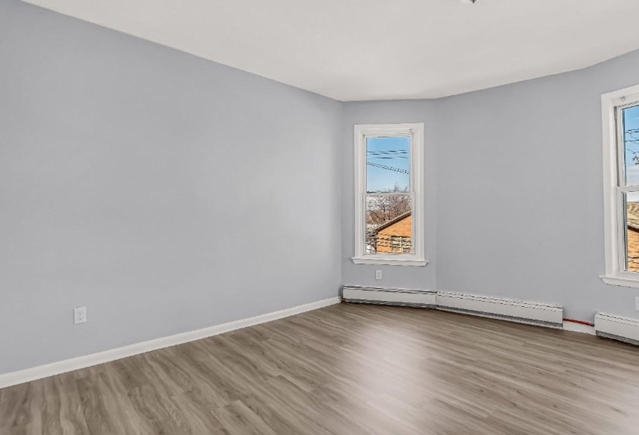 1322 Stratford Ave - Photo 7 of 35