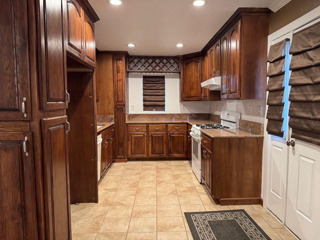 304 Livoti Ave - Photo 6 of 22