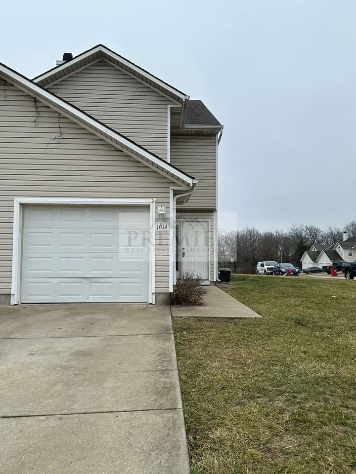 101 Ne Dogwood St #A - Photo 2 of 19