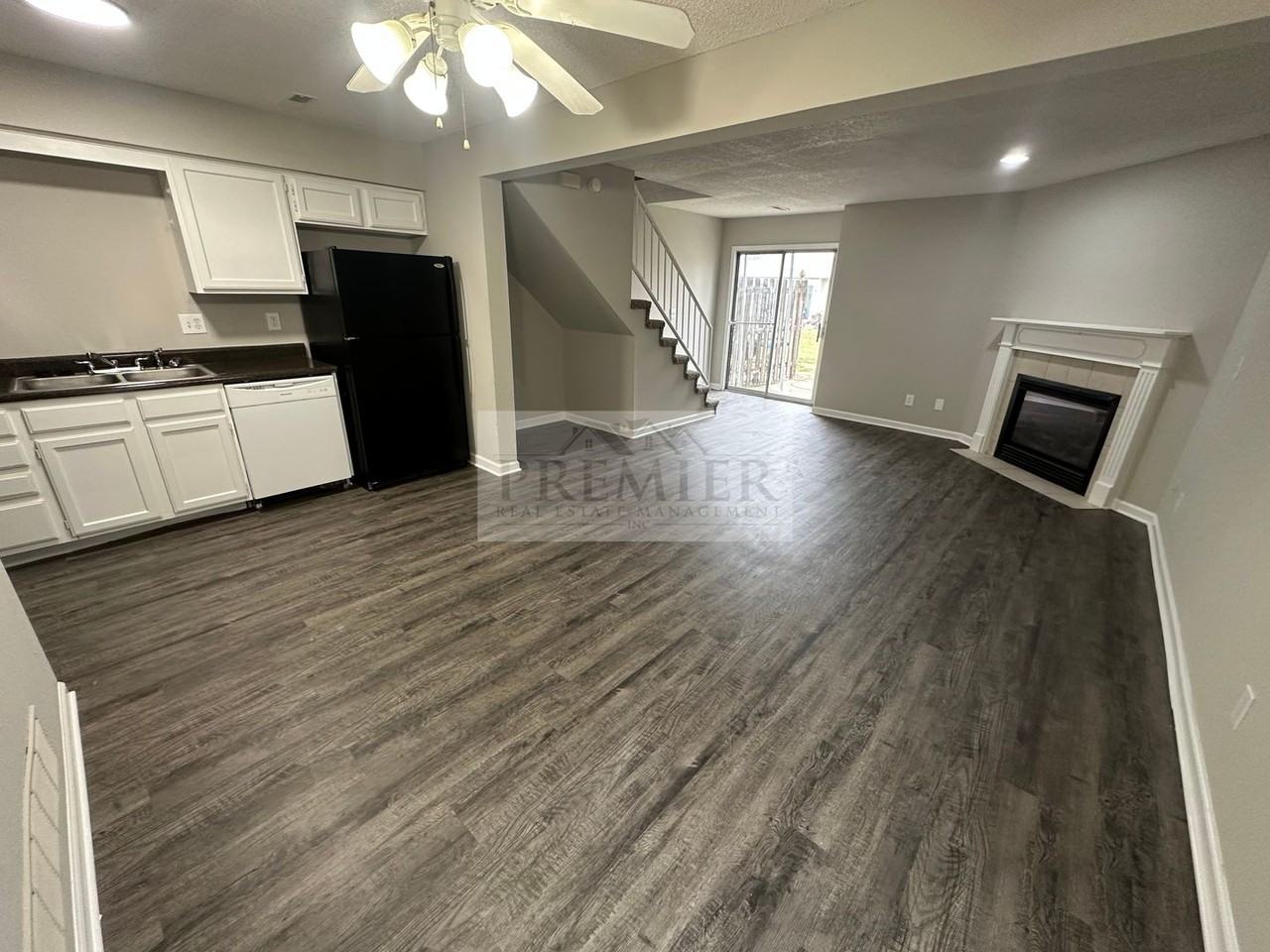 101 Ne Dogwood St #A - Photo 3 of 19