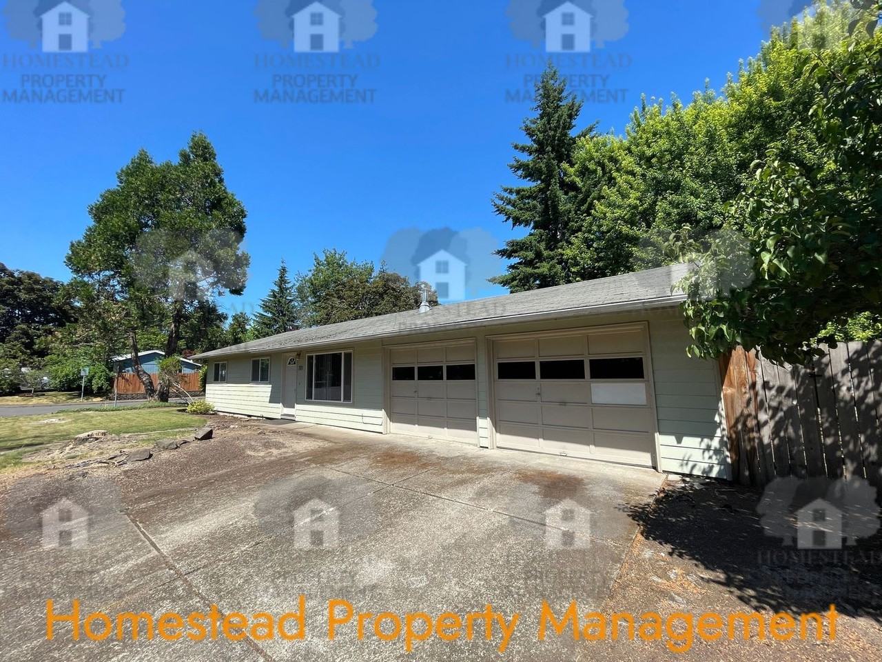 781 Stephanie St N - Photo 2 of 32