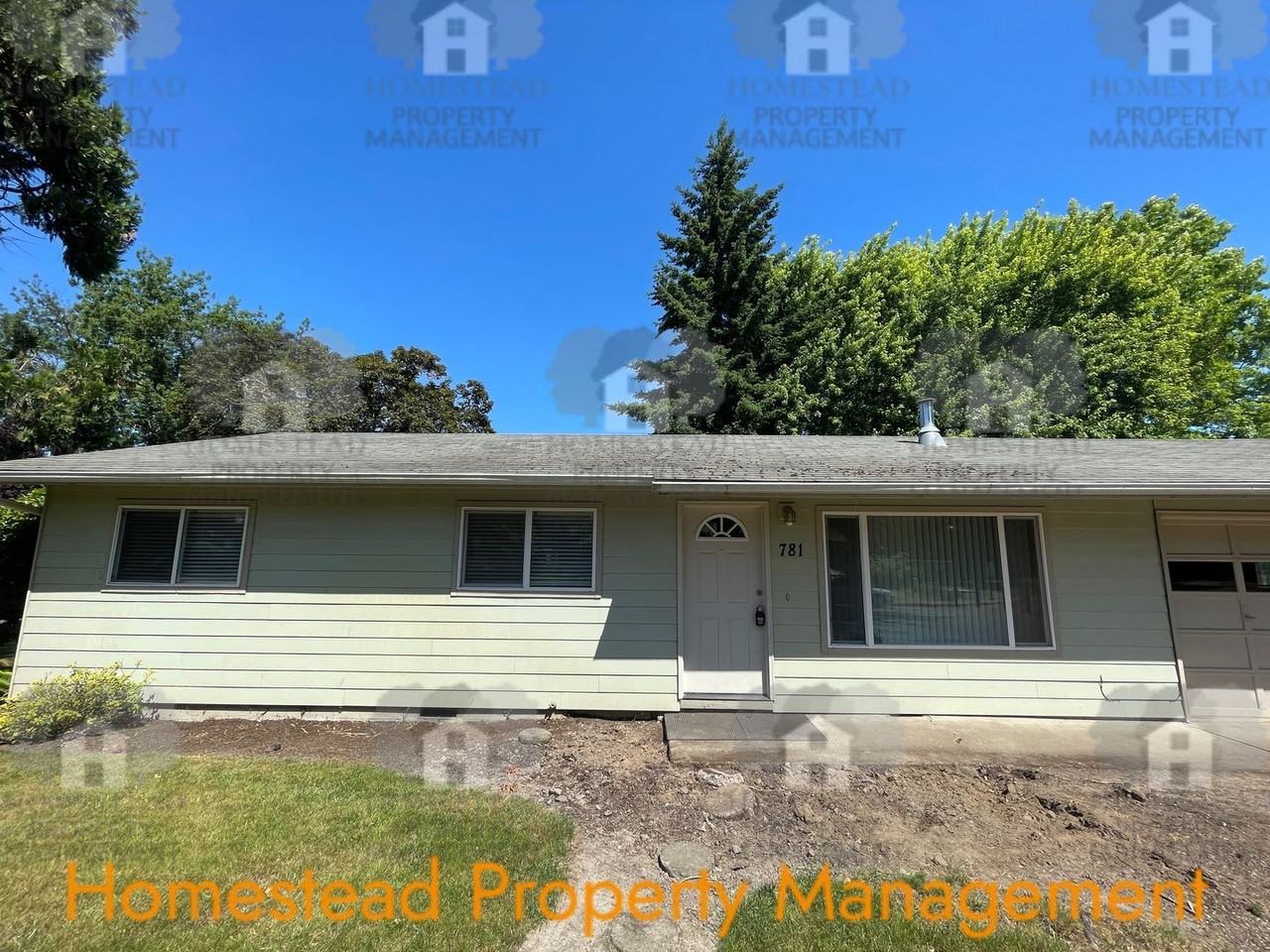 781 Stephanie St N - Photo 3 of 32