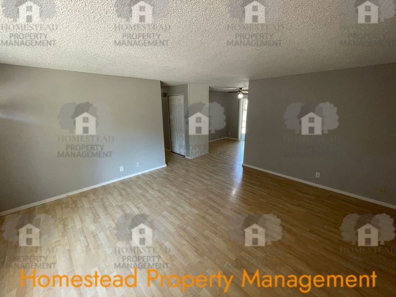 781 Stephanie St N - Photo 6 of 32