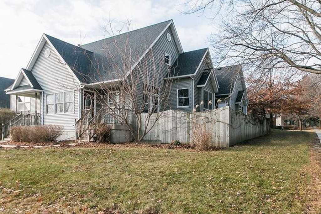 801 Longfellow Pl - Photo 3 of 21