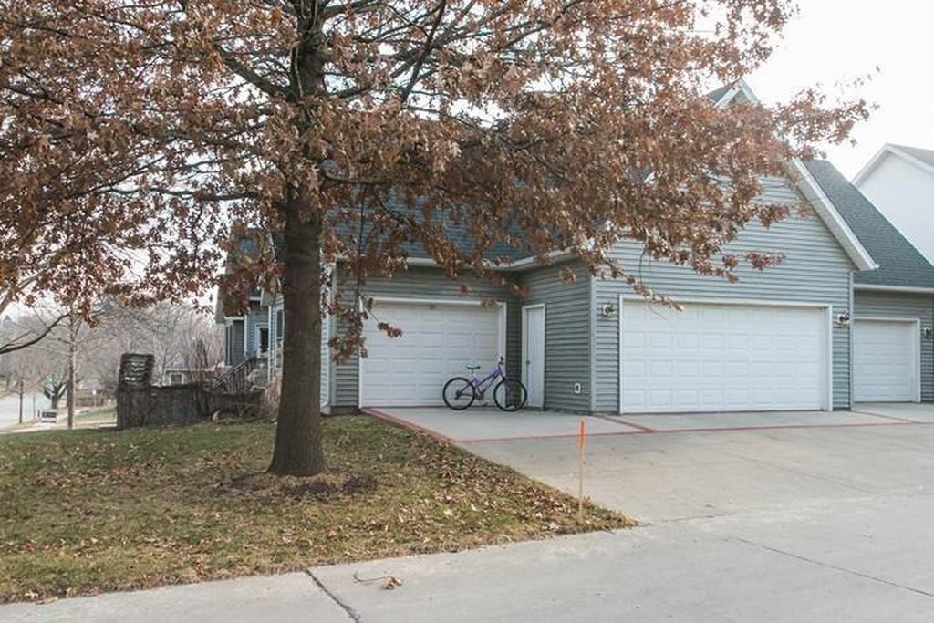 801 Longfellow Pl - Photo 4 of 21