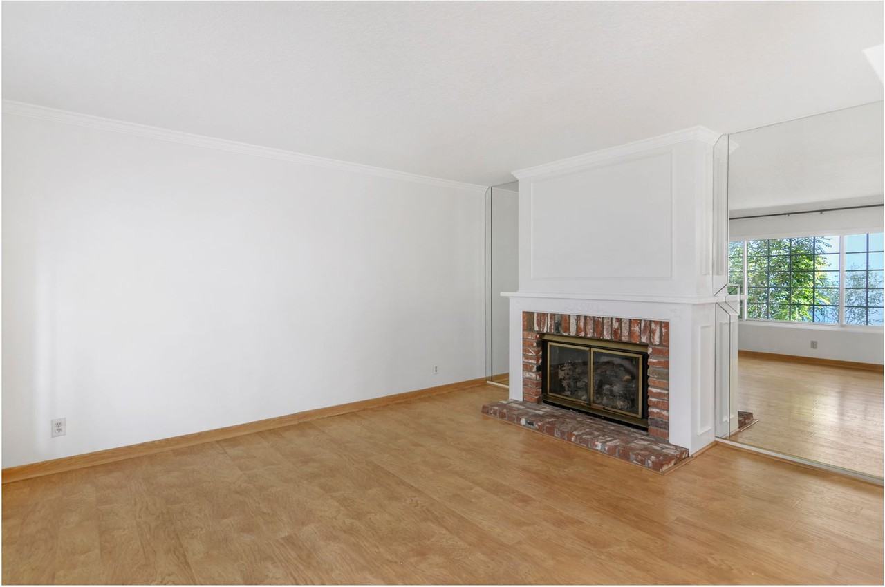 10 Portside - Photo 2 of 30