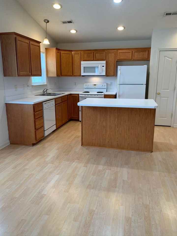 132 Springwood Ln - Photo 4 of 20