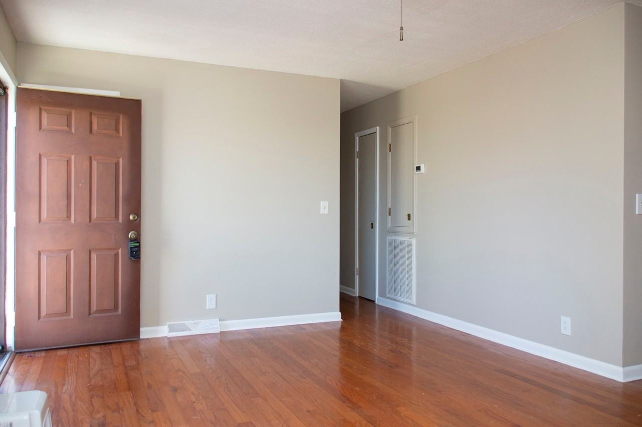 809 Bishop Cir - Photo 4 of 31