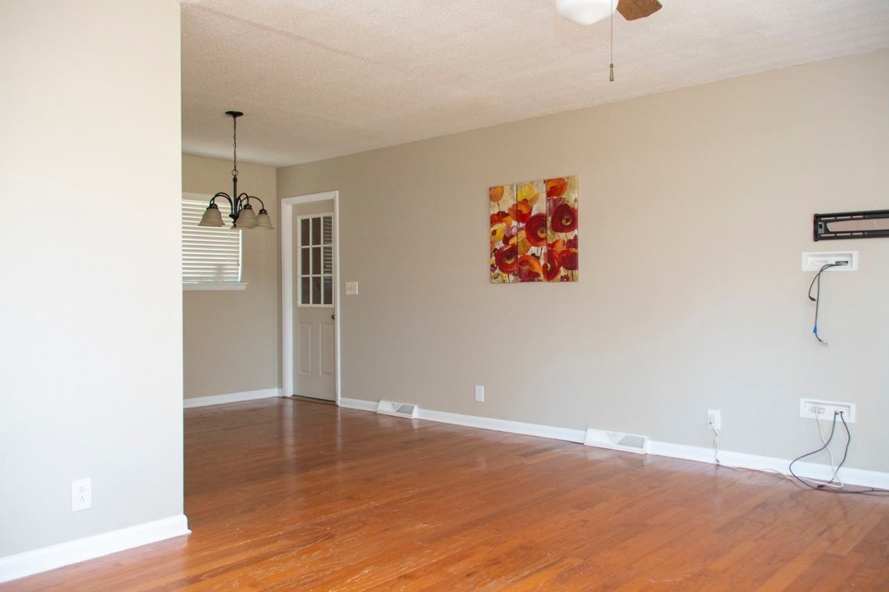 809 Bishop Cir - Photo 5 of 31