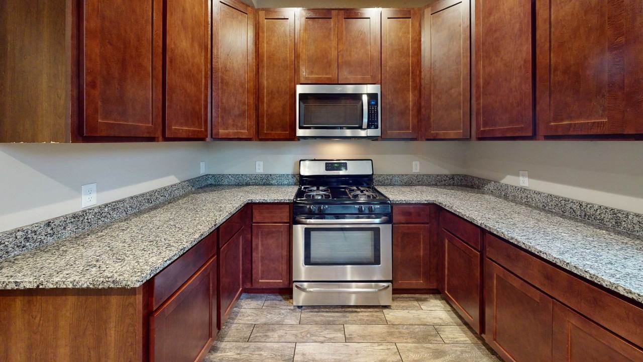 307 5th Ave Se - Photo 2 of 15