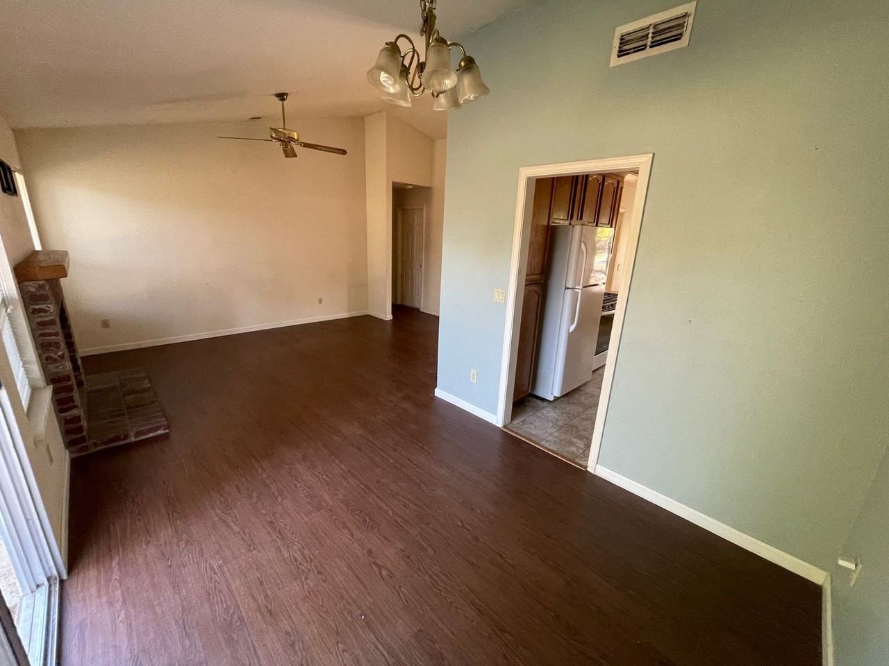 604 Hovey Way - Photo 4 of 18