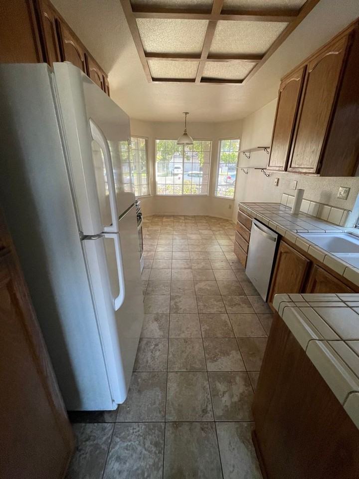 604 Hovey Way - Photo 5 of 18