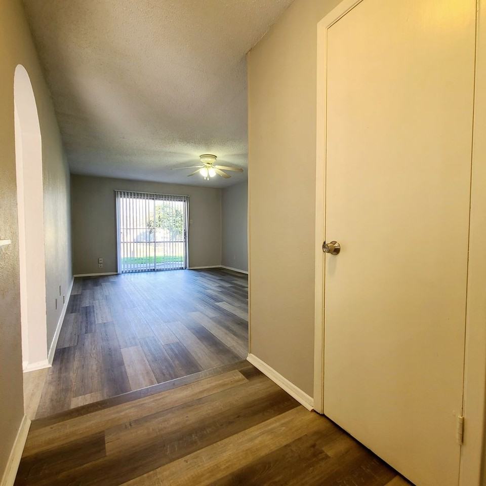 1026 Brookshire Cir - Photo 3 of 23