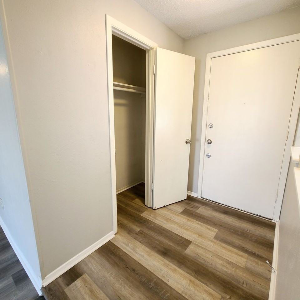 1026 Brookshire Cir - Photo 4 of 23