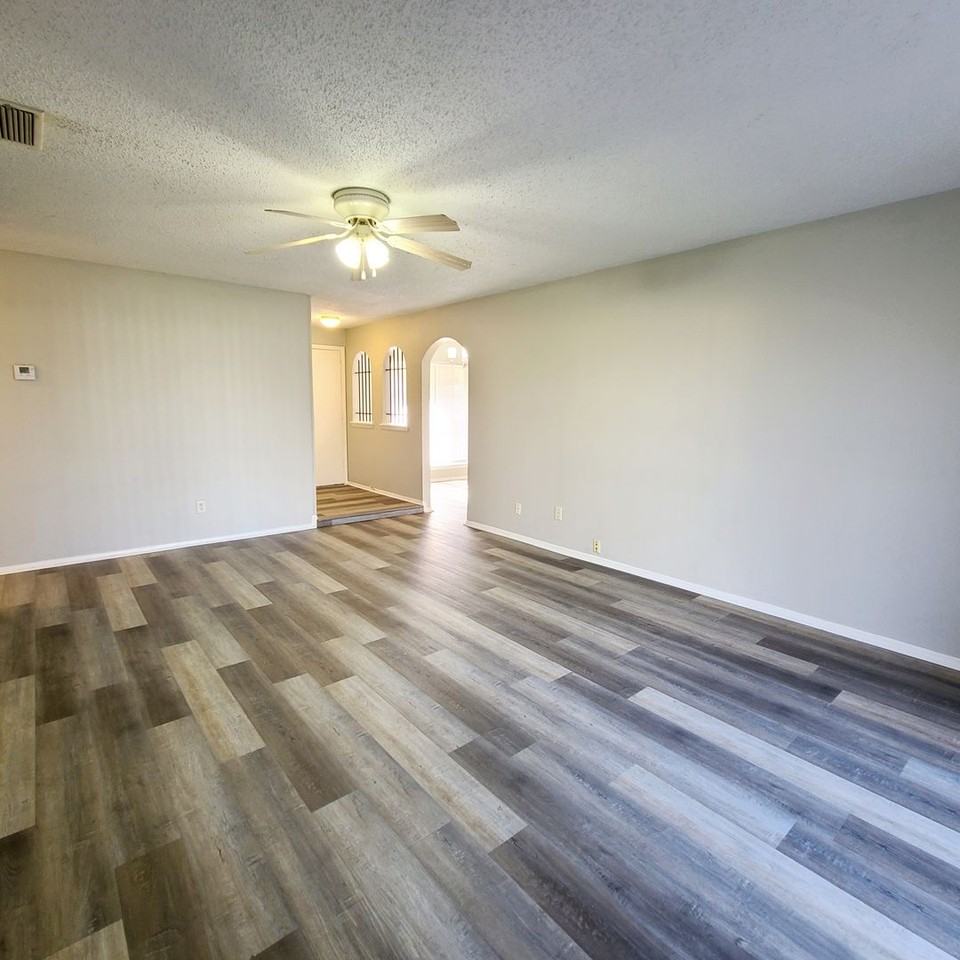 1026 Brookshire Cir - Photo 5 of 23