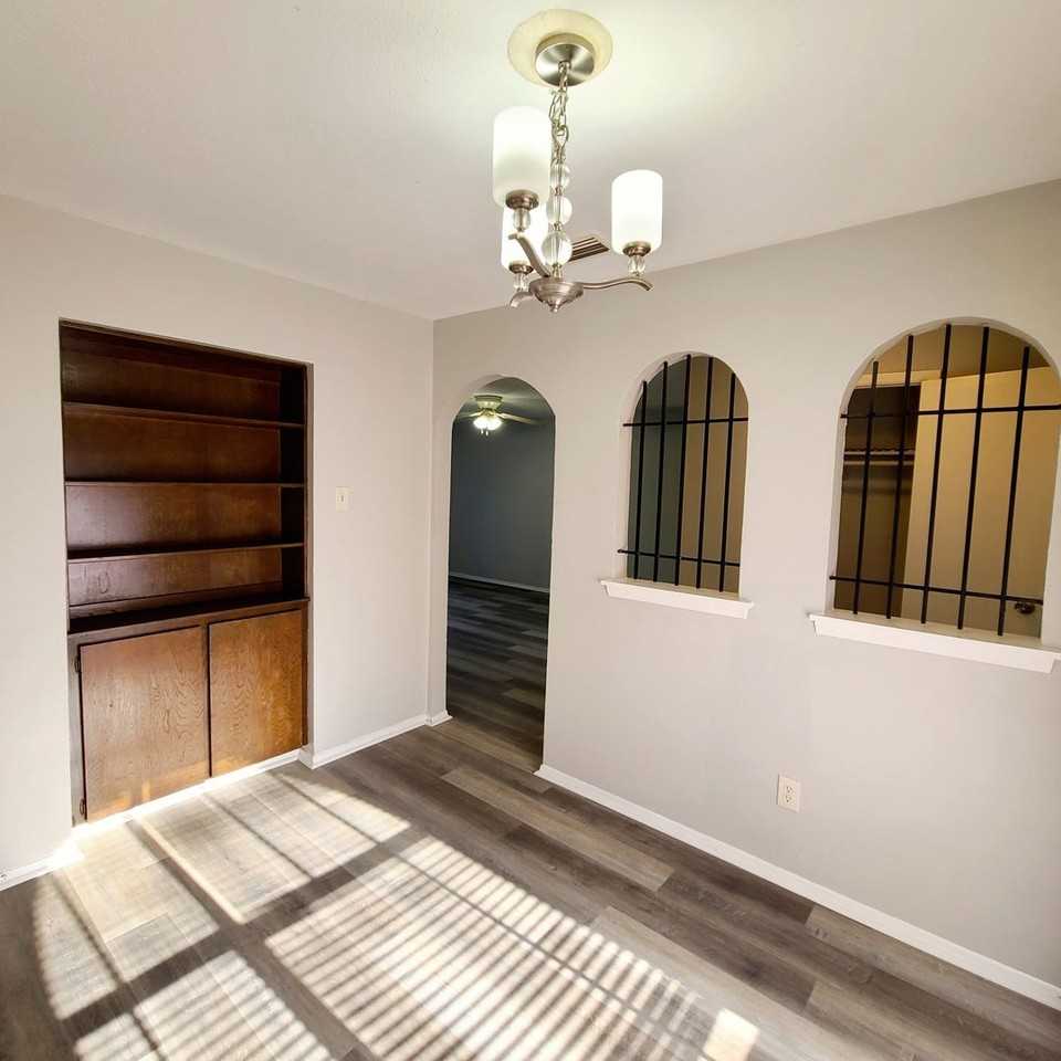 1026 Brookshire Cir - Photo 6 of 23