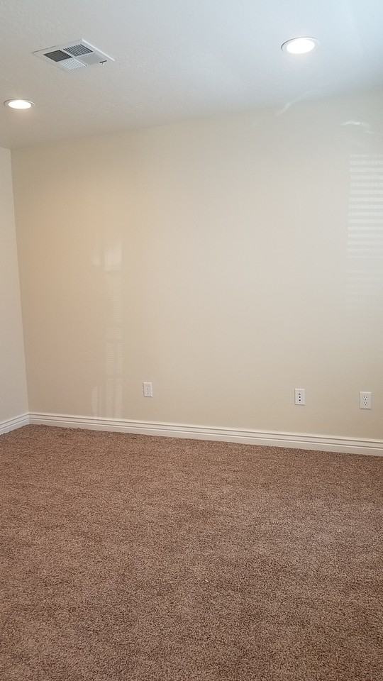 457 N 400 W - Photo 2 of 11