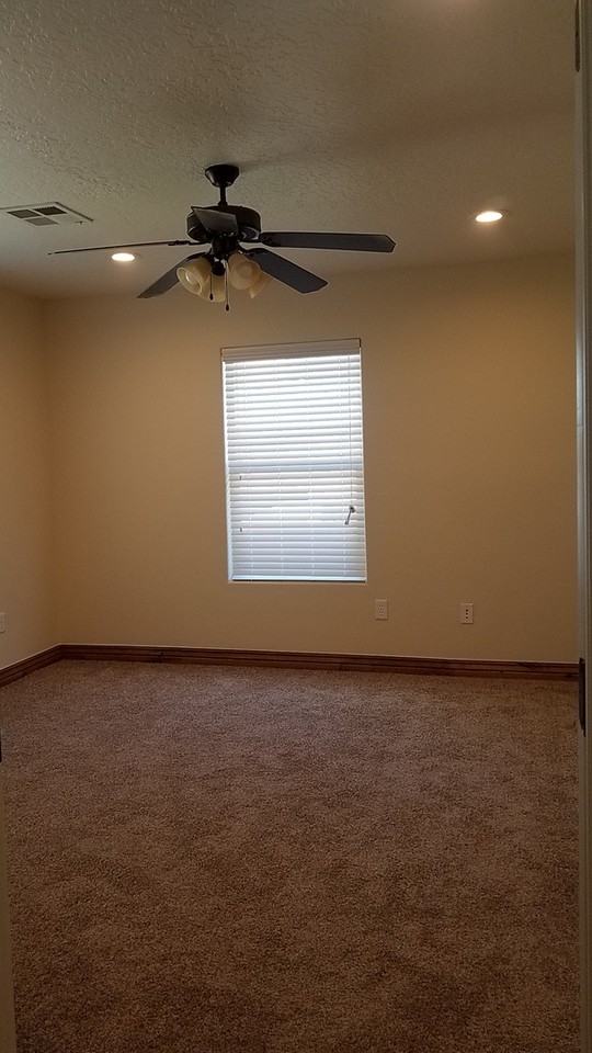 457 N 400 W - Photo 4 of 11