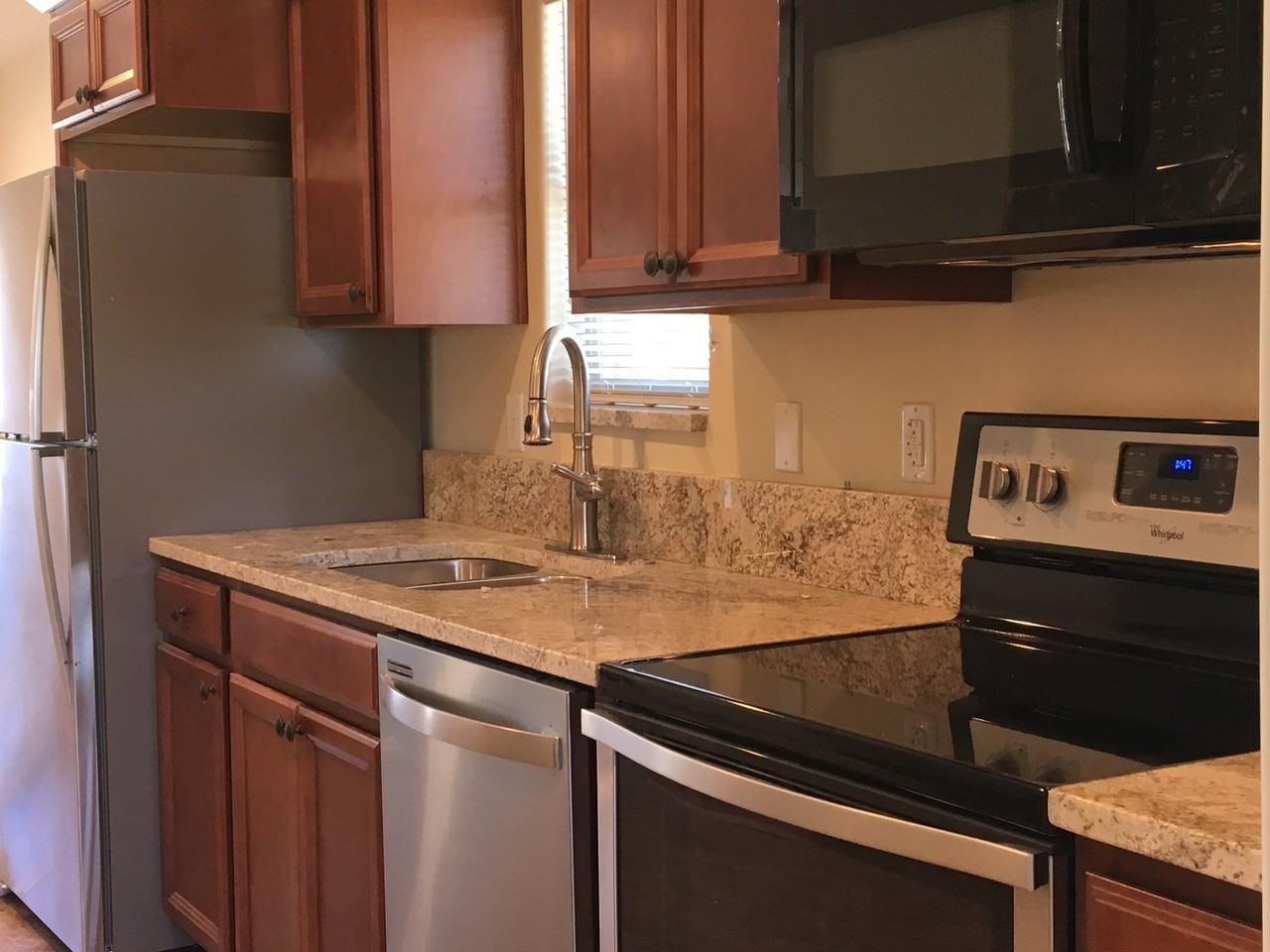 457 N 400 W - Photo 5 of 11