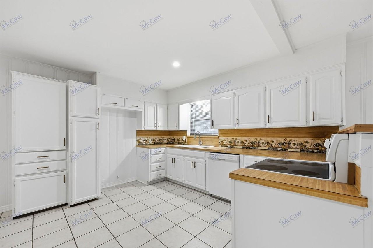 9924 Coldwater Cir - Photo 7 of 19