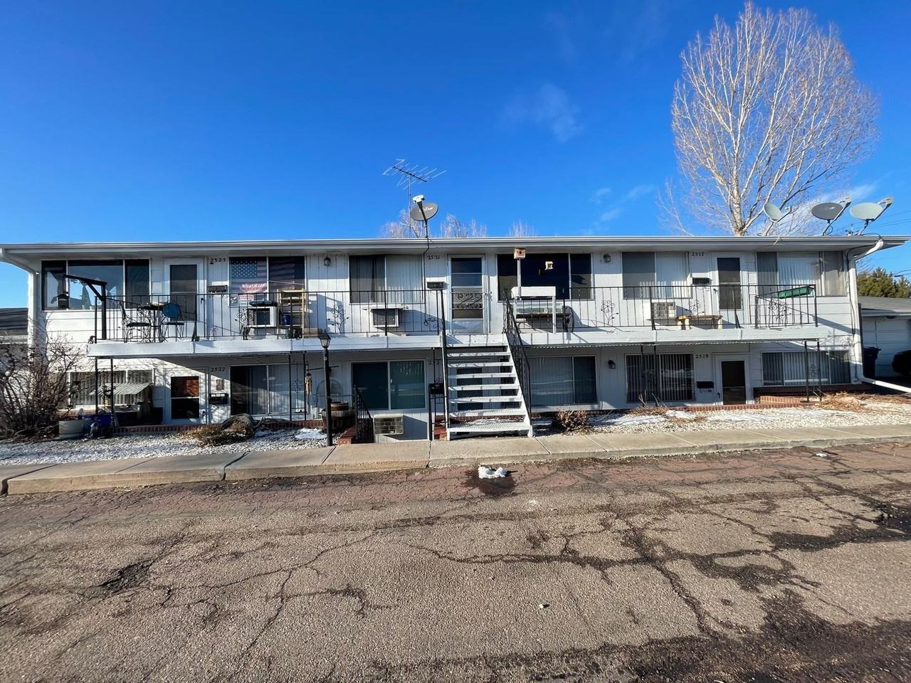 2527 N Garfield Ave - Photo 3 of 11