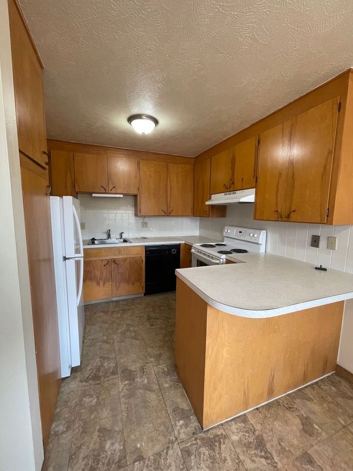 2527 N Garfield Ave - Photo 5 of 11