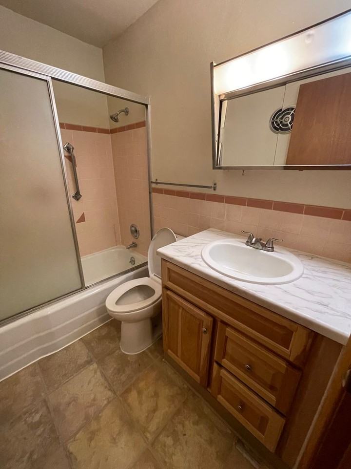 2527 N Garfield Ave - Photo 7 of 11